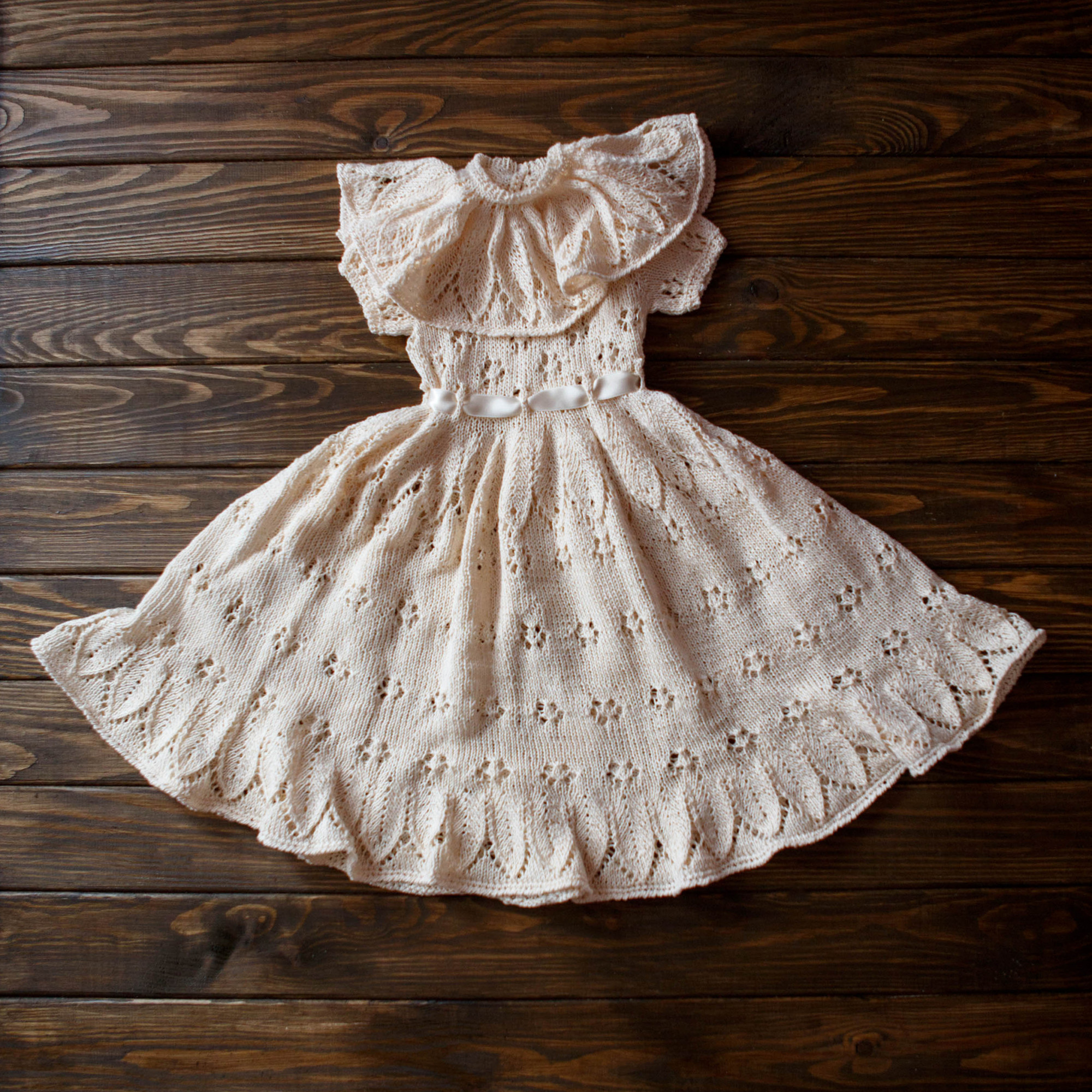 Hand Knitted Dress with lace collar Size 18 months Height 86 cm